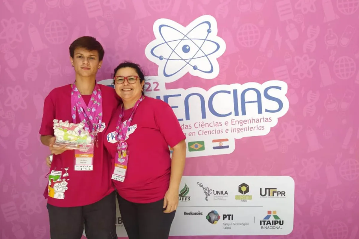 João Gabriel Alves Longhi, de Sertanópolis, é responsável pelo dispenser para alimentação de pets
