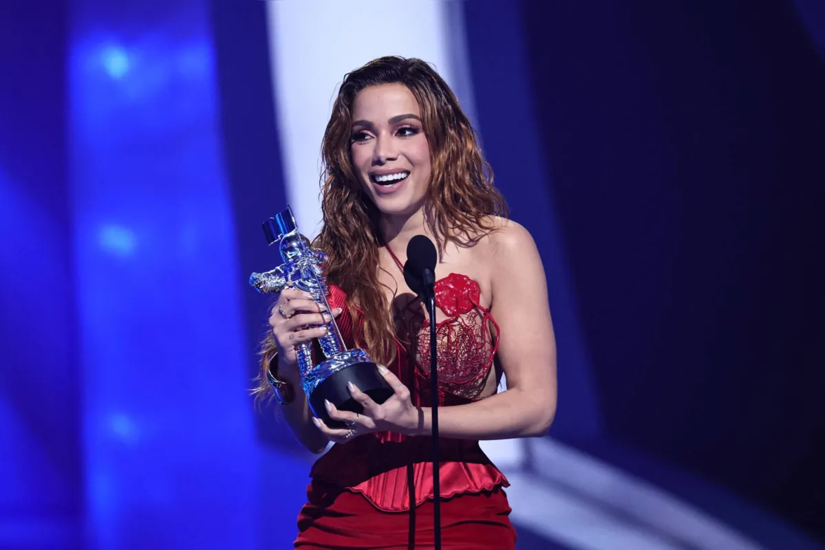 Anitta agradeceu ao prêmio do VMA também stories: "Após celebrar com os meus amigos, me sinto muito grata."