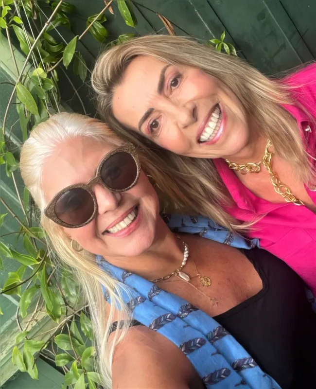 A aniversariante e a amiga Ana Cecília Malmegrin
