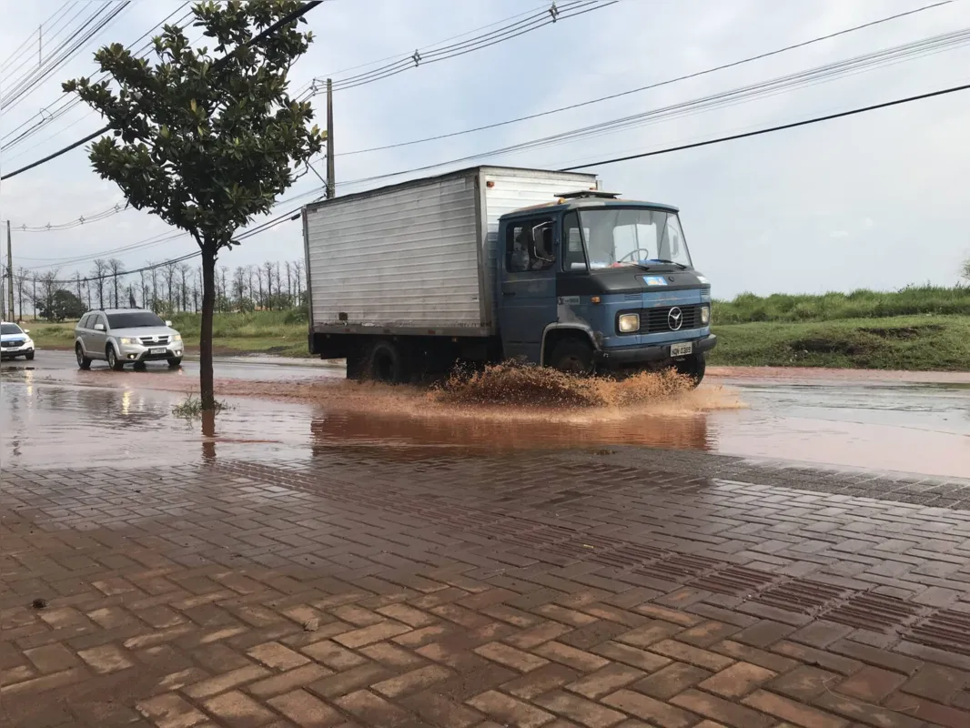 Imagem ilustrativa da imagem Após temporal, imóveis continuam sem luz em Londrina