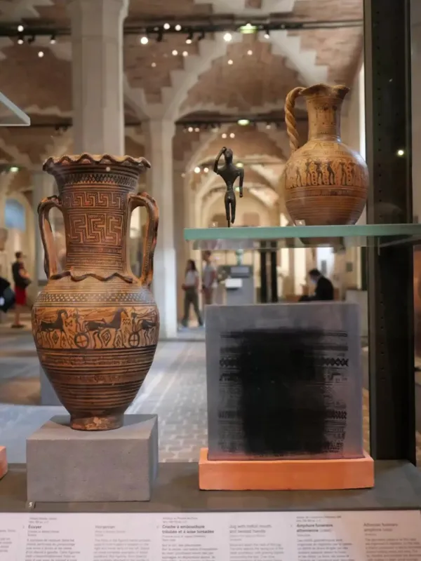 Imagem ilustrativa da imagem Artista formado pela UEL expõe obras no Museu do Louvre
