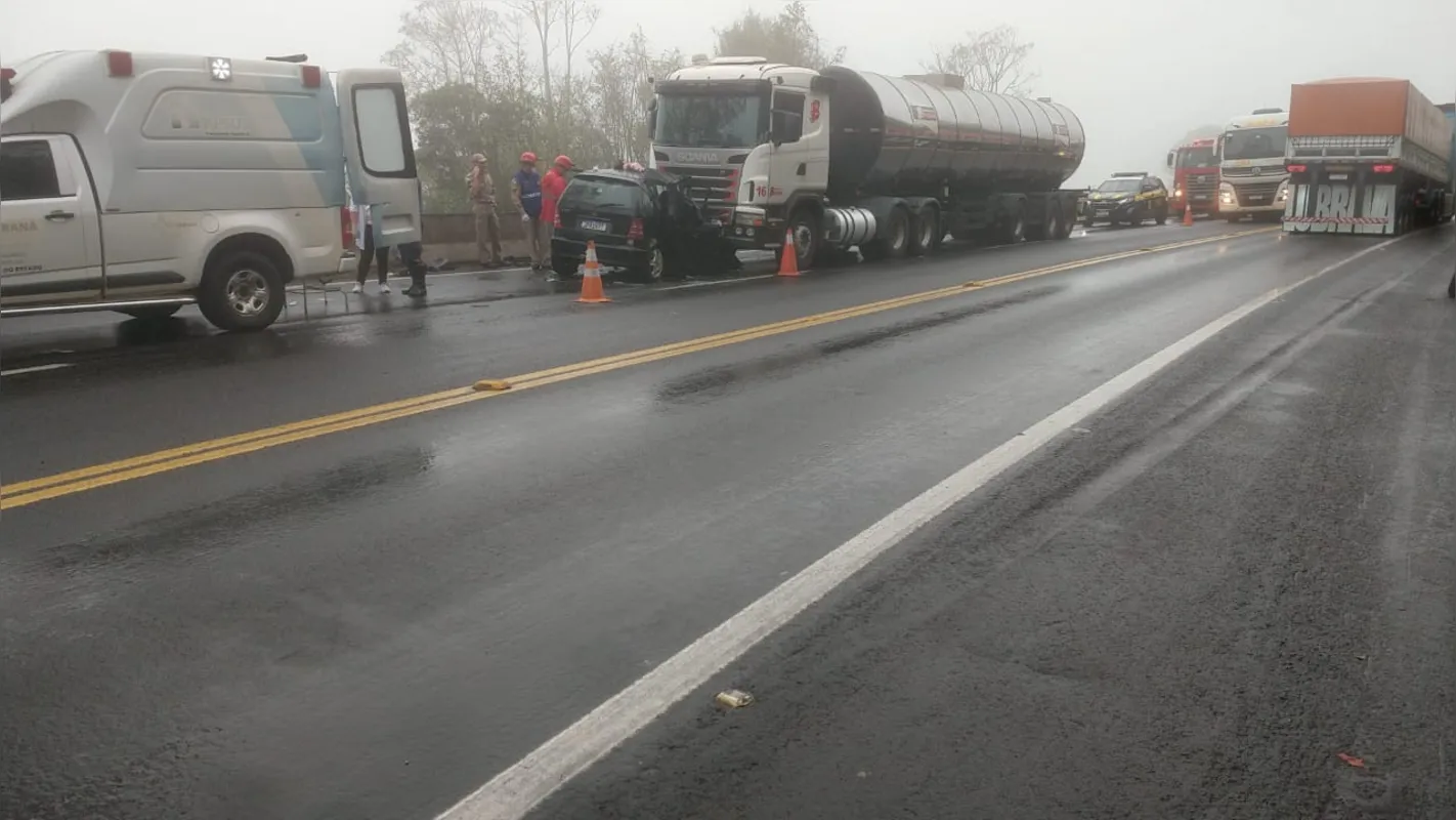 Colisão entre carro e caminhão ocorreu entre Mauá da serra e Ortigueira e gerou um óbito.
