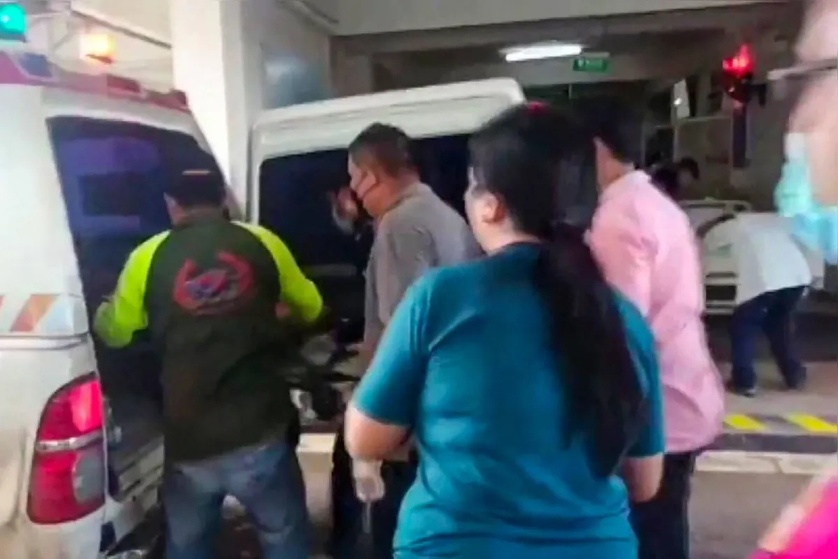 Cerca de 30 crianças estavam no local àquela altura - menos do que o usual, em razão de uma forte chuva