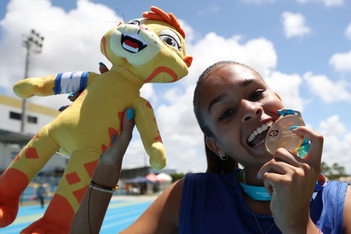 A londrinense Júlia Rocha Ribeiro conquistou três ouros nos Jogos Escolares da Juventude