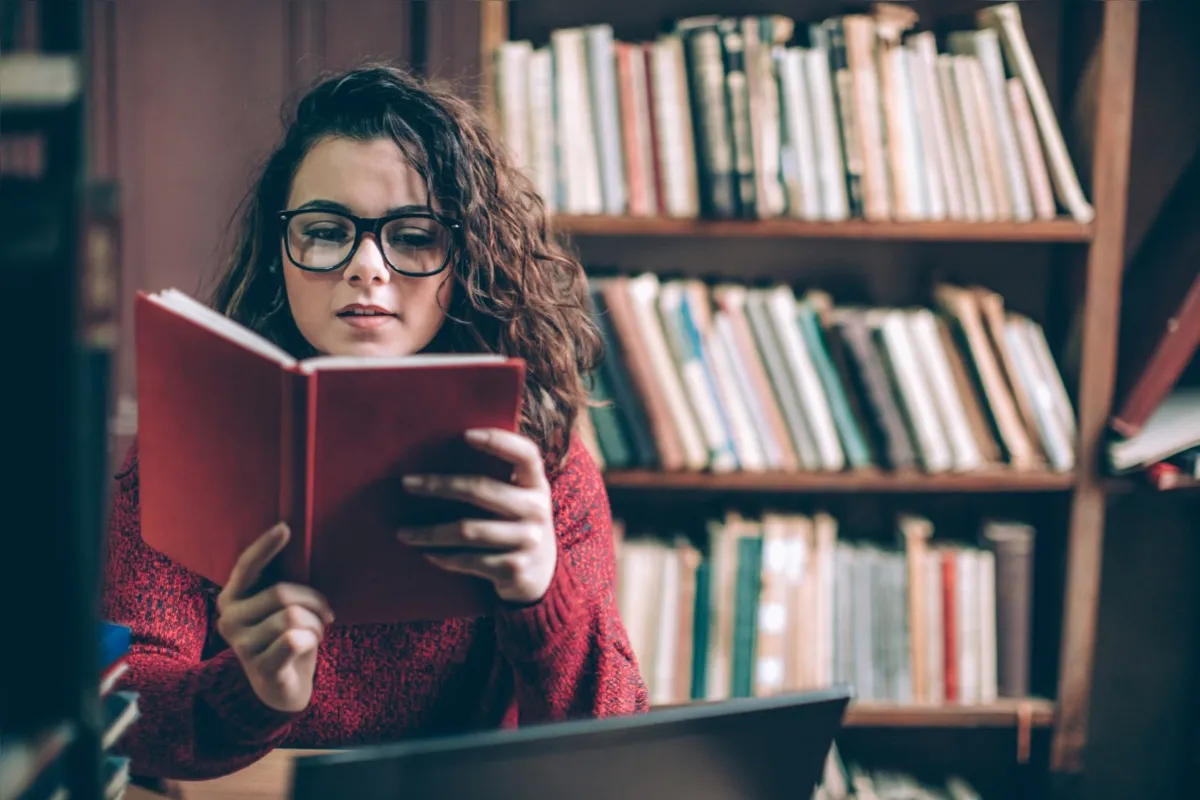 Imagem ilustrativa da imagem Autores modernistas e maior poeta português na lista dos livros da UEL
