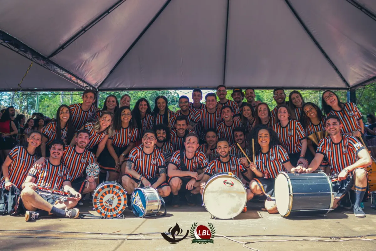 Laranja Mecânica: bateria do curso de medicina da UEL também anima o carnaval