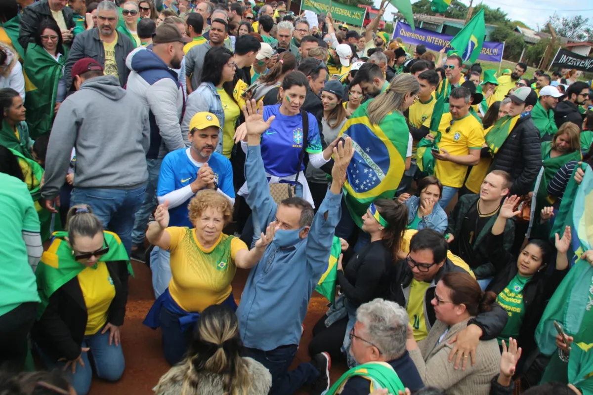 Imagem ilustrativa da imagem Bloqueios entram no 3º dia com 57 pontos no Paraná
