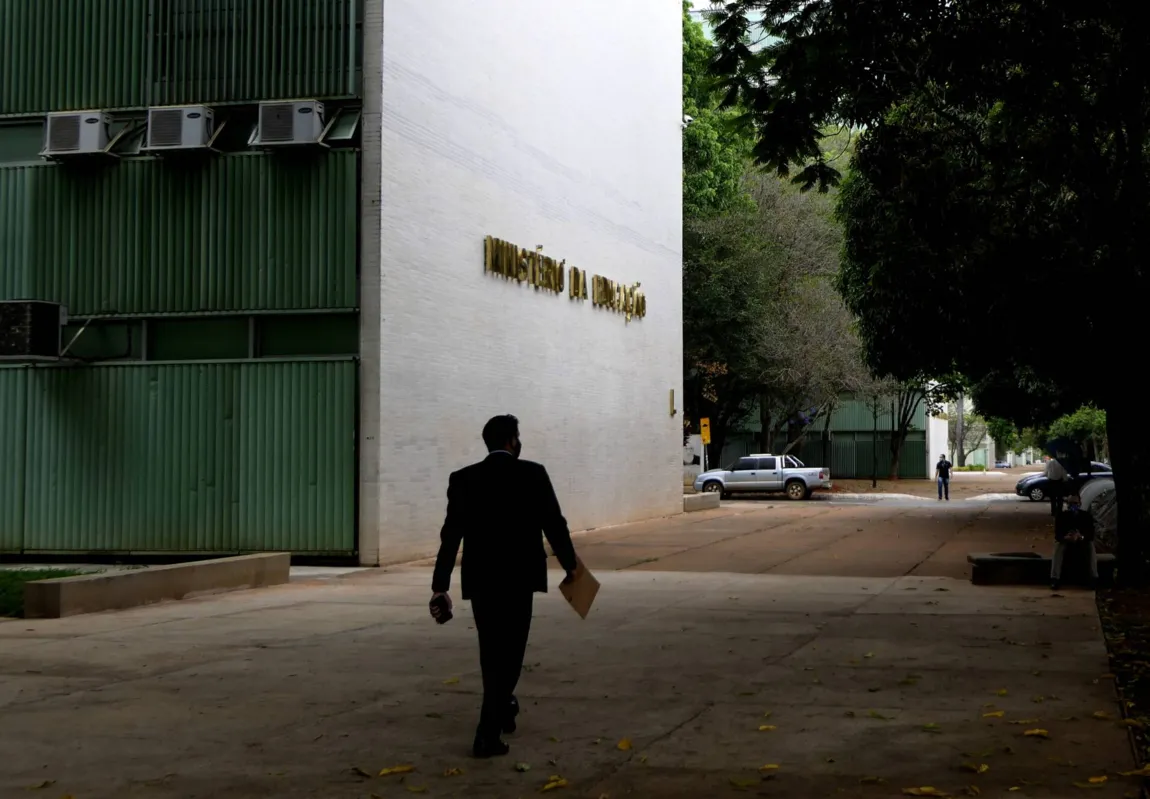 De 2019 até 2021, houve redução de 18% no número de formados em pós-graduação stricto sensu (mestrado ou doutorado)