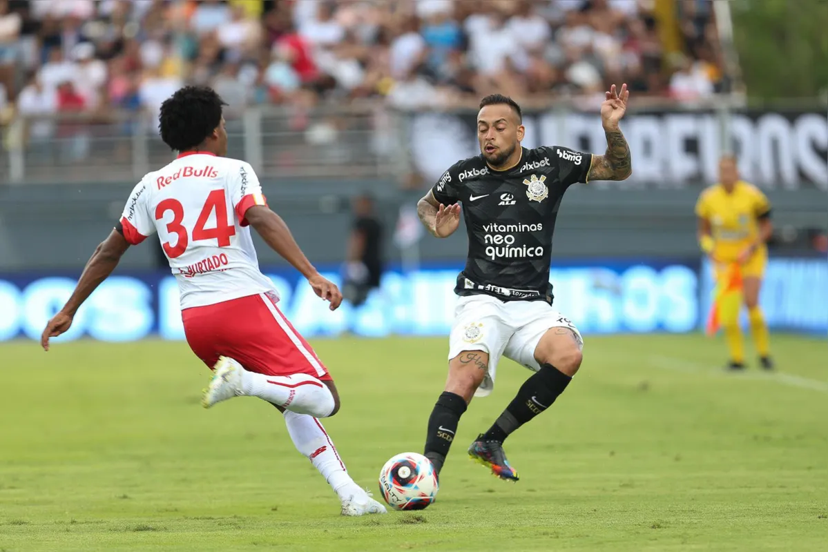 Lance durante partida entre Corinthians e RB Bragantino, pelo Campeonato Paulista