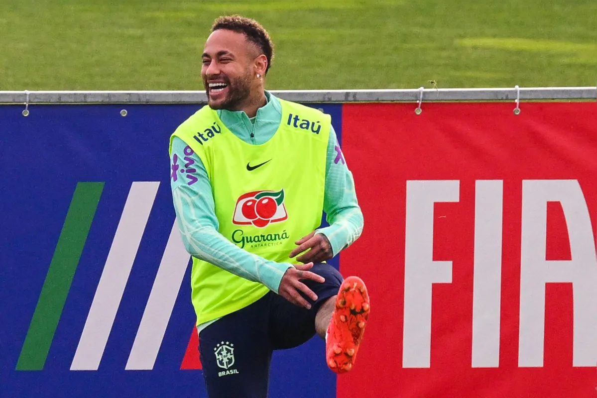Neymar, que chegou a Turim com atraso, juntamente com Marquinhos, devido a um problema na aeronave, participou de quase todo o treino