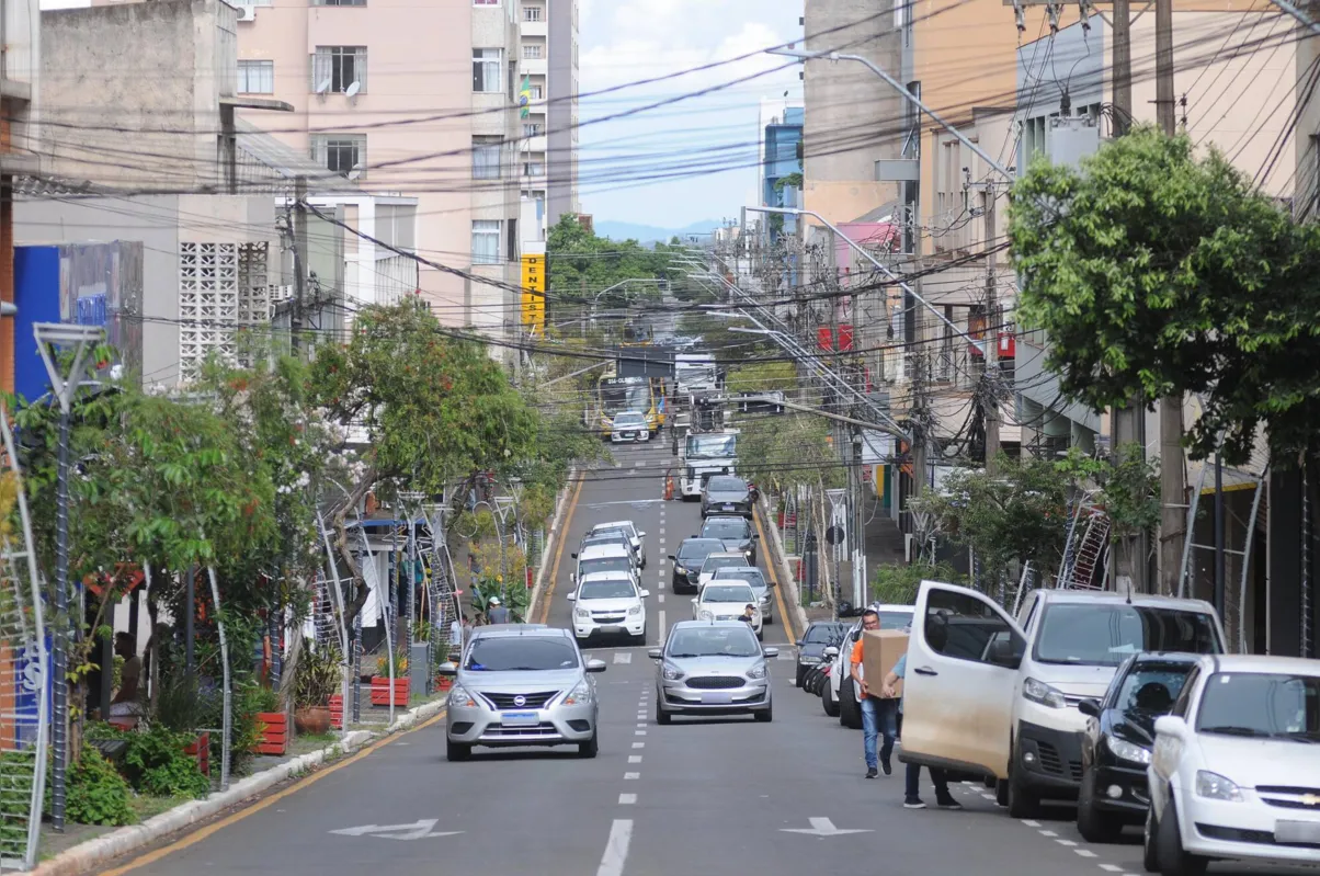 Imagem ilustrativa da imagem Câmara atualiza Cidade Limpa, mas rejeita emenda de painéis de LED