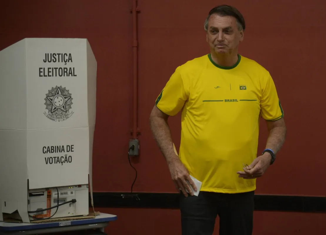 Bolsonaro começa o segundo turno atrás de Lula, mas fortalecido por um desempenho bem superior ao indicado pelos principais institutos de pesquisa