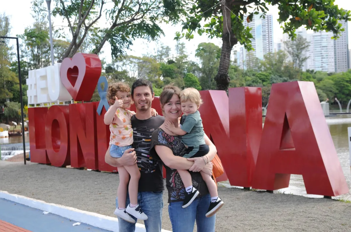 Kasia Miernik Jeremias, que se apaixonou por Londrina e quis viver aqui, com o marido Arthur e os filhos Sofie e Davi