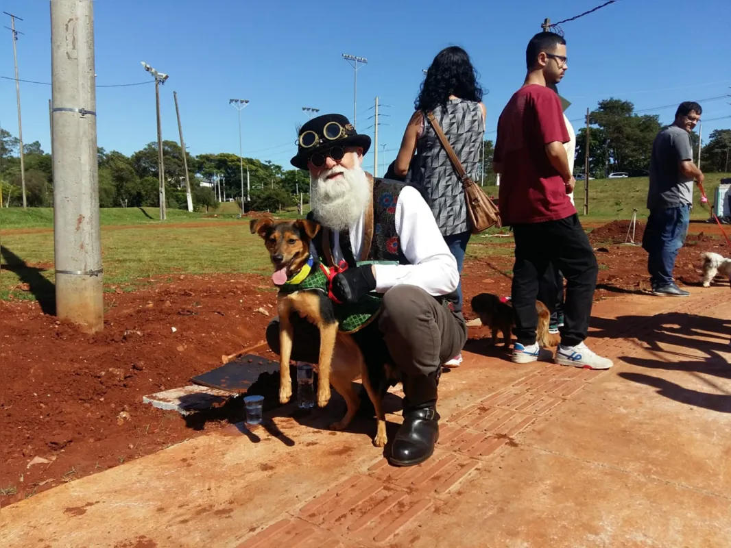 Imagem ilustrativa da imagem Cãominhada chama a atenção da sociedade para a posse responsável
