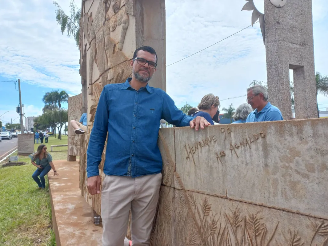 O artista visual Agnaldo Adélio participou da construção do monumento em que está a cápsula junto com Henrique de Aragão