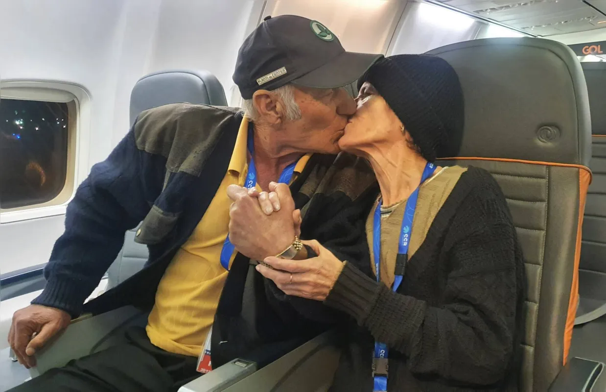Imagem ilustrativa da imagem Casal de idosos de Arapongas realiza sonho de entrar em um avião