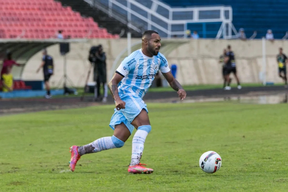 Vinícius Jaú estreou no domingo e é uma opção a mais para o ataque do Londrina  na sequência da temporada