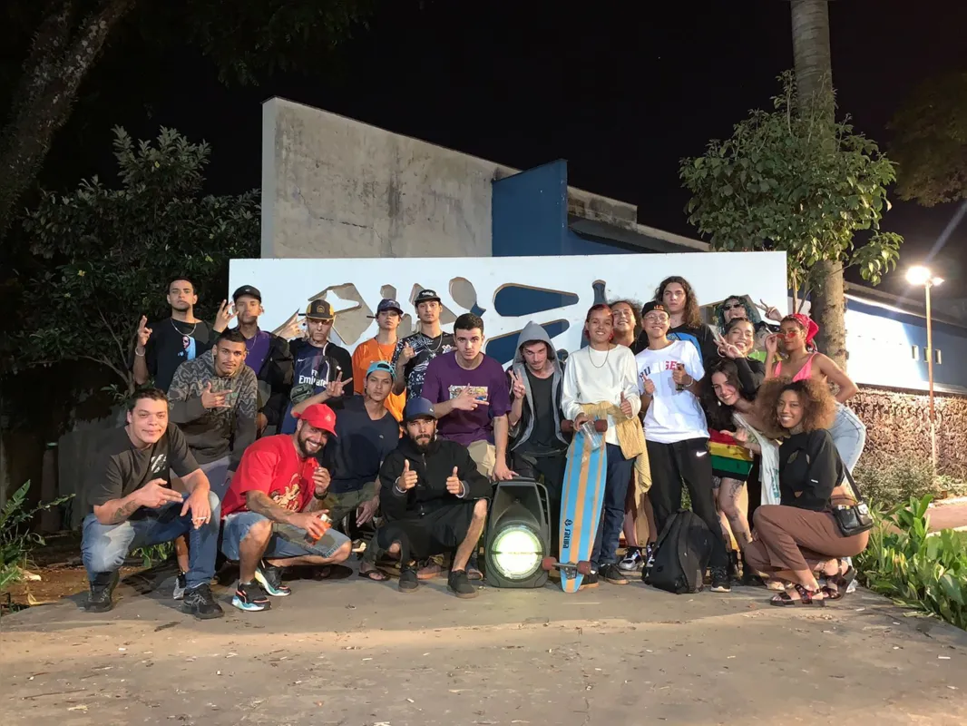 A Batalha da Leste, realizada todas as quintas-feiras na Vila Nova, começou como iniciativa escolar de ''interclasse de rimas''