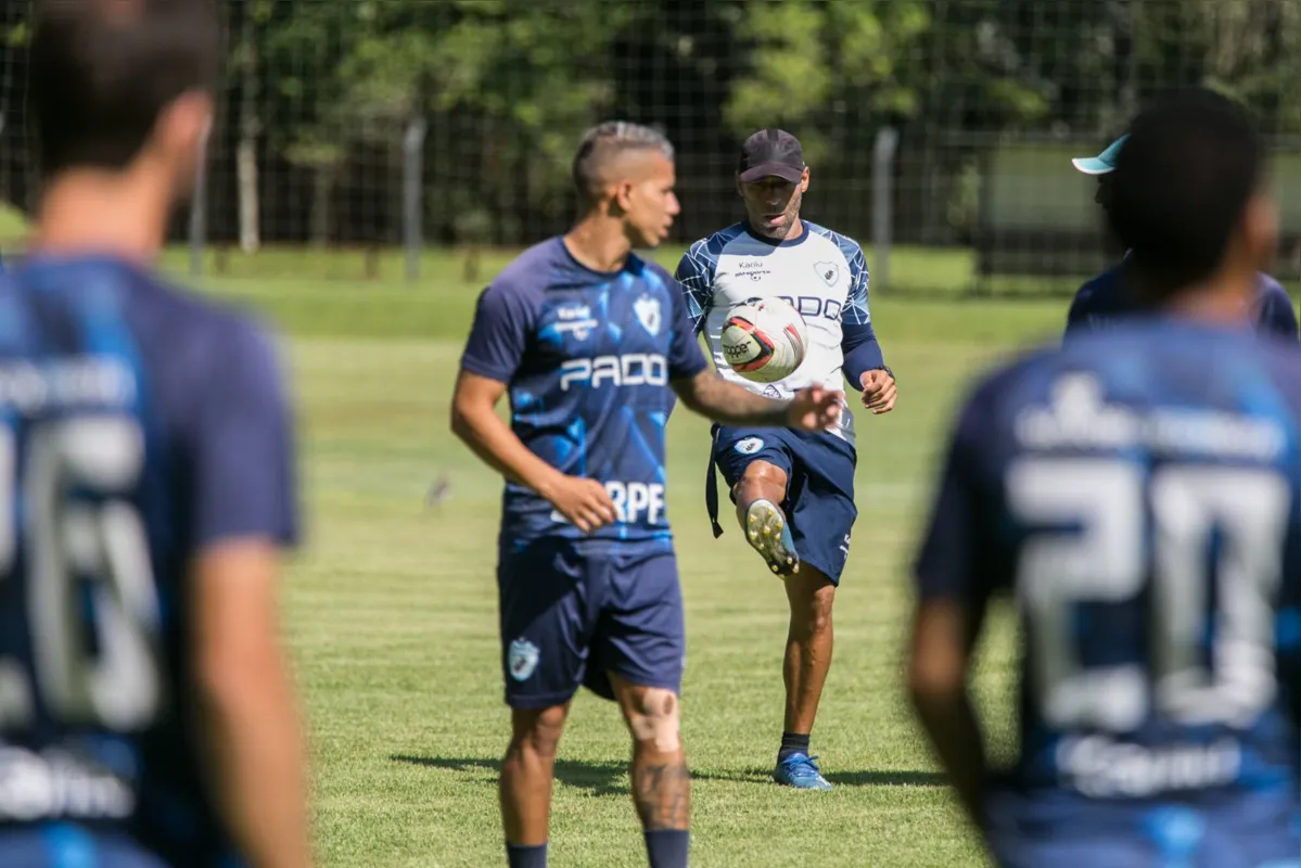 Edinho já teve a oportunidade de dirigir o time principal do LEC em uma partida do Paranaense deste ano: vitória por 1 a 0 sobre o Cianorte