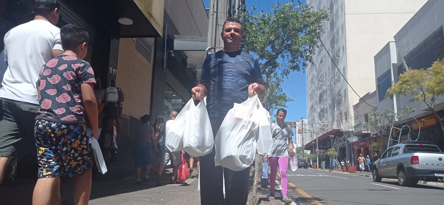 O eletricista industrial Wlademir Gimenes Castro observou mais gente nas ruas, e todas essas pessoas estavam gastando.