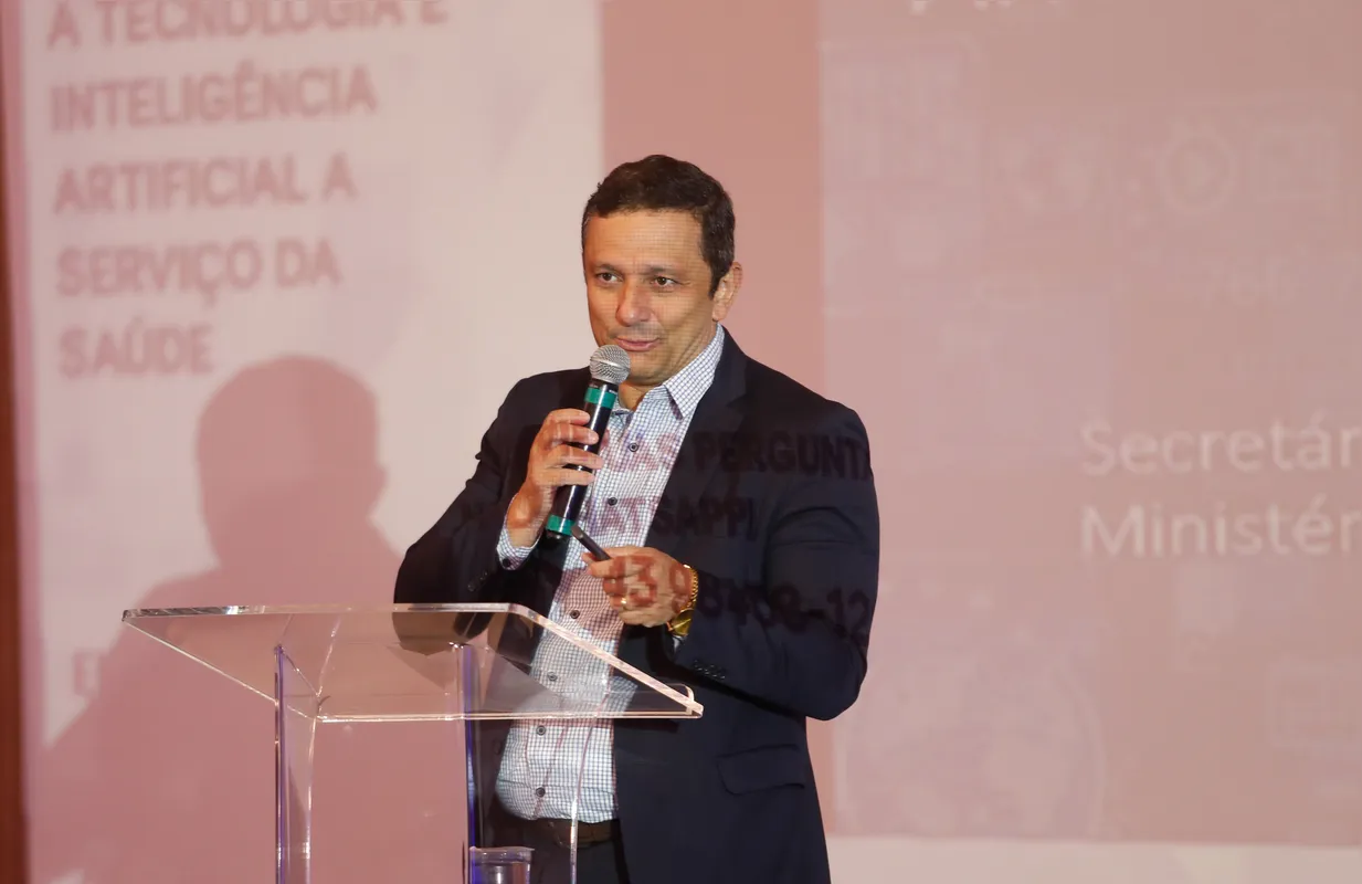 Gontijo explicou que o governo federal trabalha há três anos para criar uma “plataforma aberta” para inteligência artificial