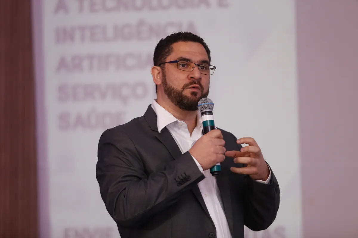 Diogo do Prado, do HCL, mostrou no evento a evolução do tratamento de radioterapia no tratamento oncológico ao longo dos anos
