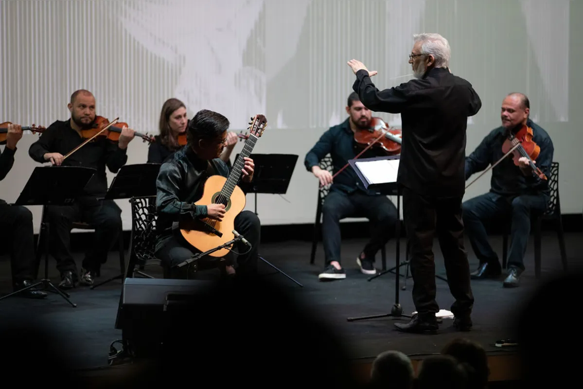O Quinteto de Cordas da Orquestra Solistas de Londrina faz concerto no Santuário Nossa Senhora Aparecida, no repertório obras, de Mozart, Bach e outros compositores