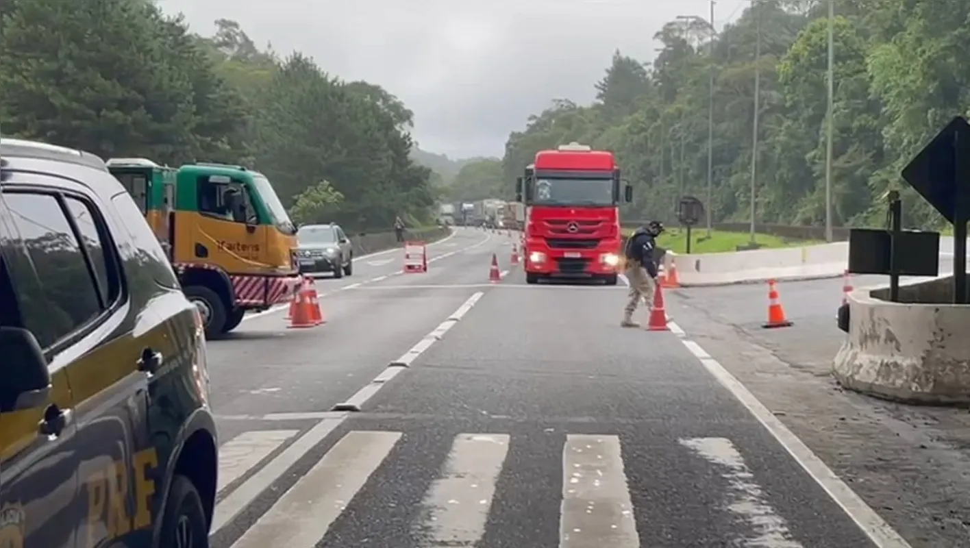O trecho será operado em pista simples, por uma faixa em cada sentido por 800 metros.