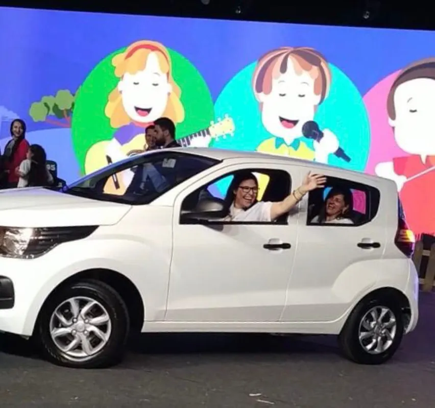 A professora Sheila Rosa ganhou um carro 0 km com projeto sobre meios de comunicação e a zona rural