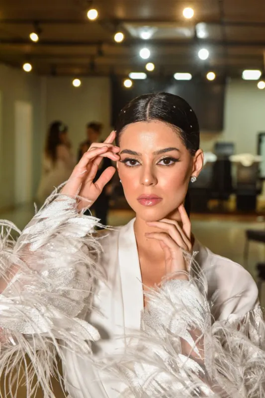 A modelo Samantha Helen, com beleza assinada por Flávia Appel e Willian Garcia