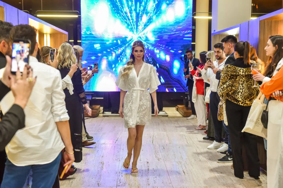 Leticia de Vechi desfila durante o evento
