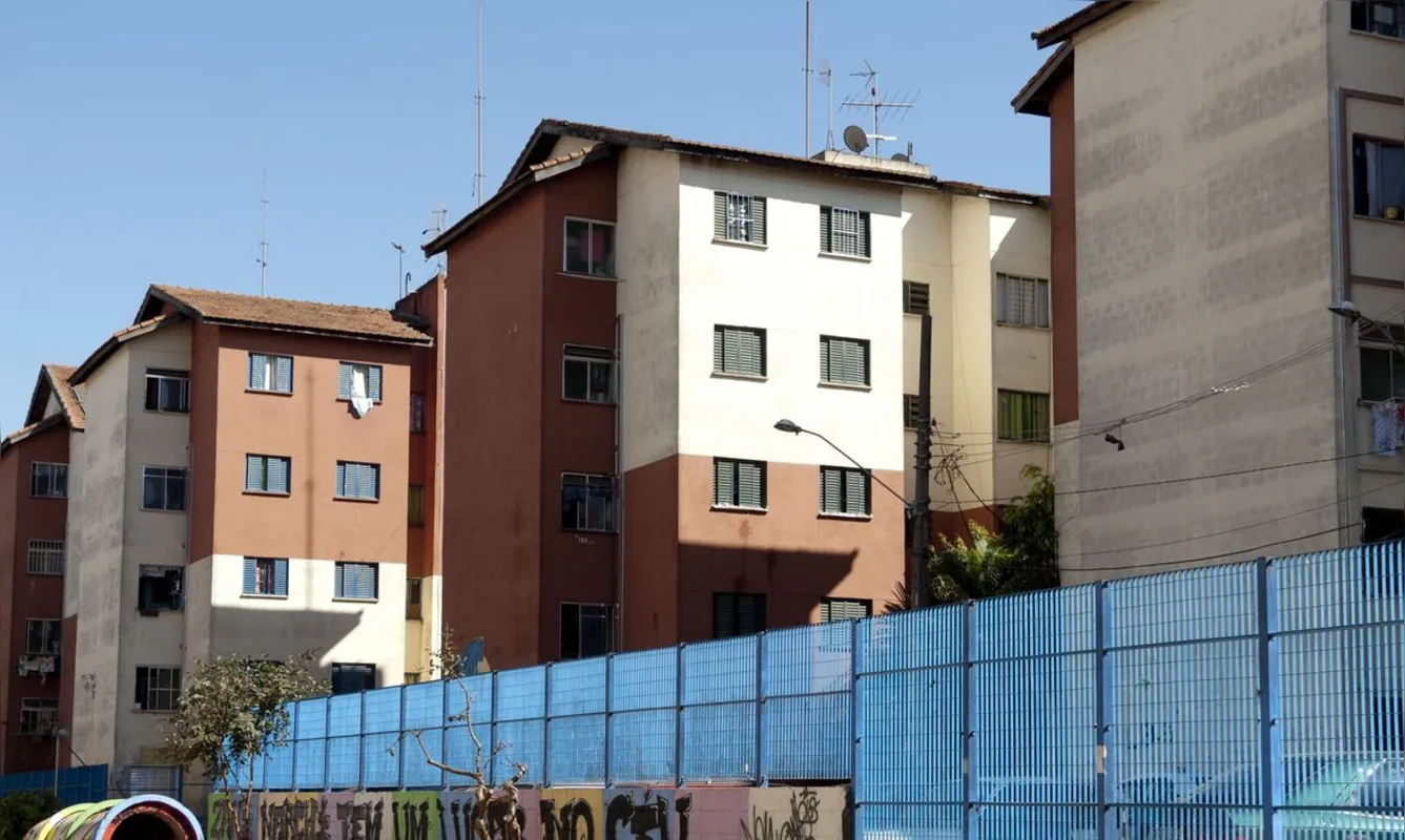 Imagem ilustrativa da imagem Corte no Casa Verde e Amarela vai congelar 140 mil obras