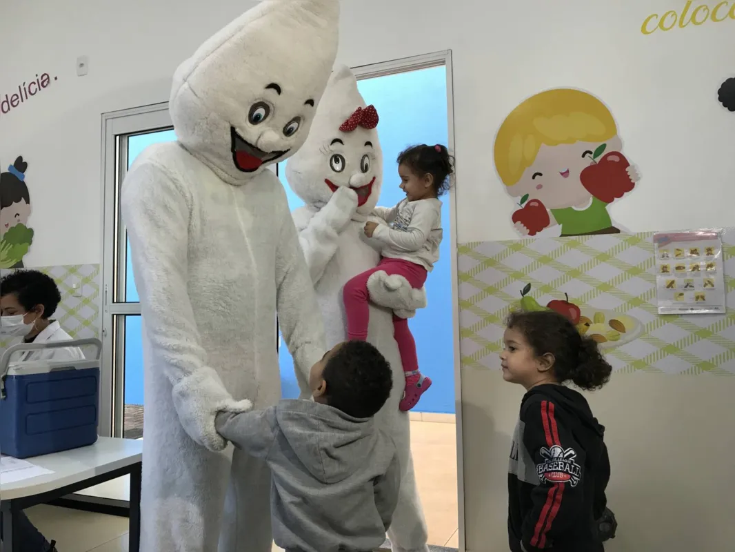 Imagem ilustrativa da imagem Crianças recebem vacina contra a pólio em creches de Londrina