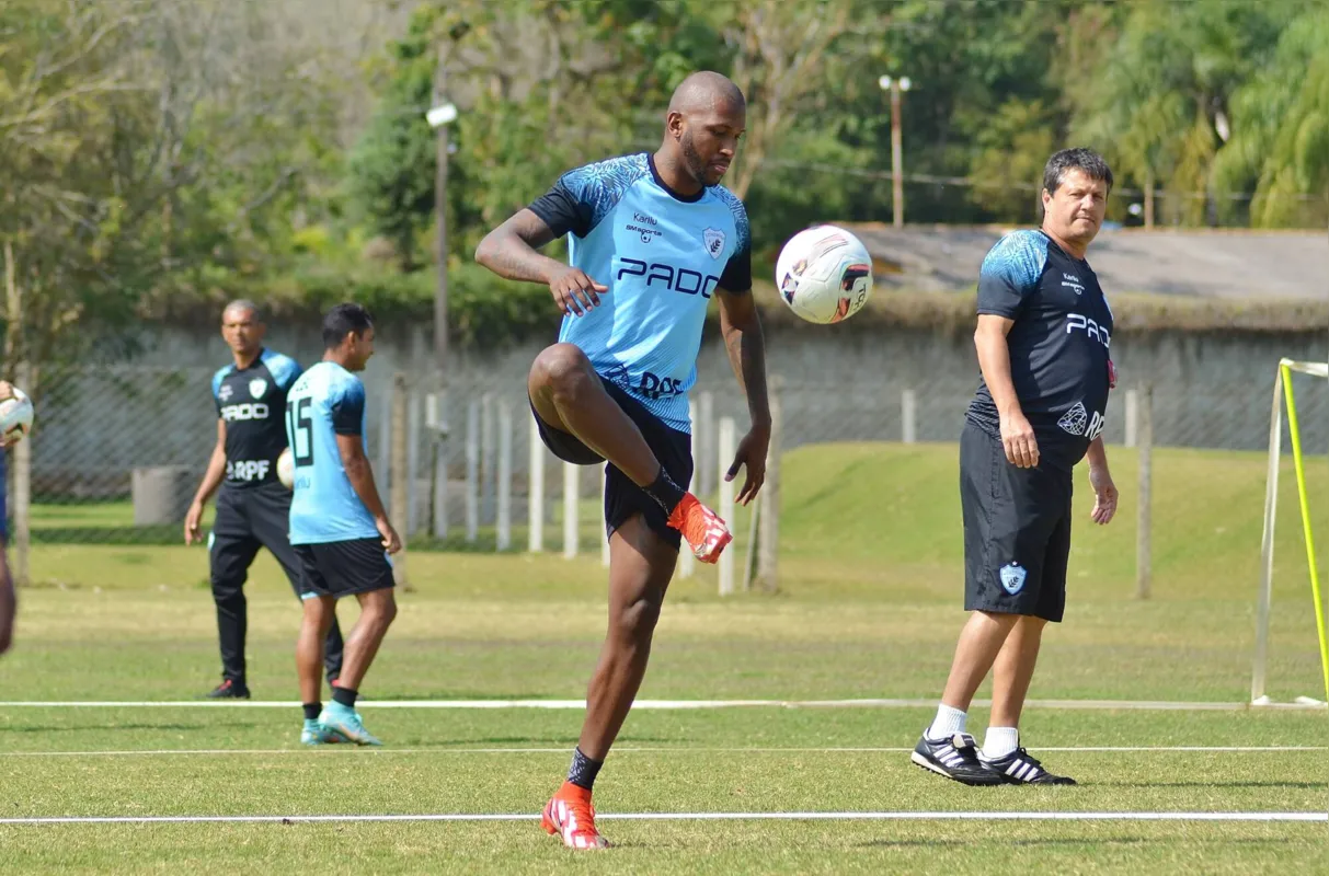 Douglas Coutinho marcou no primeiro turno contra o Operário no Café e é o artilheiro do LEC na série B, com sete gols