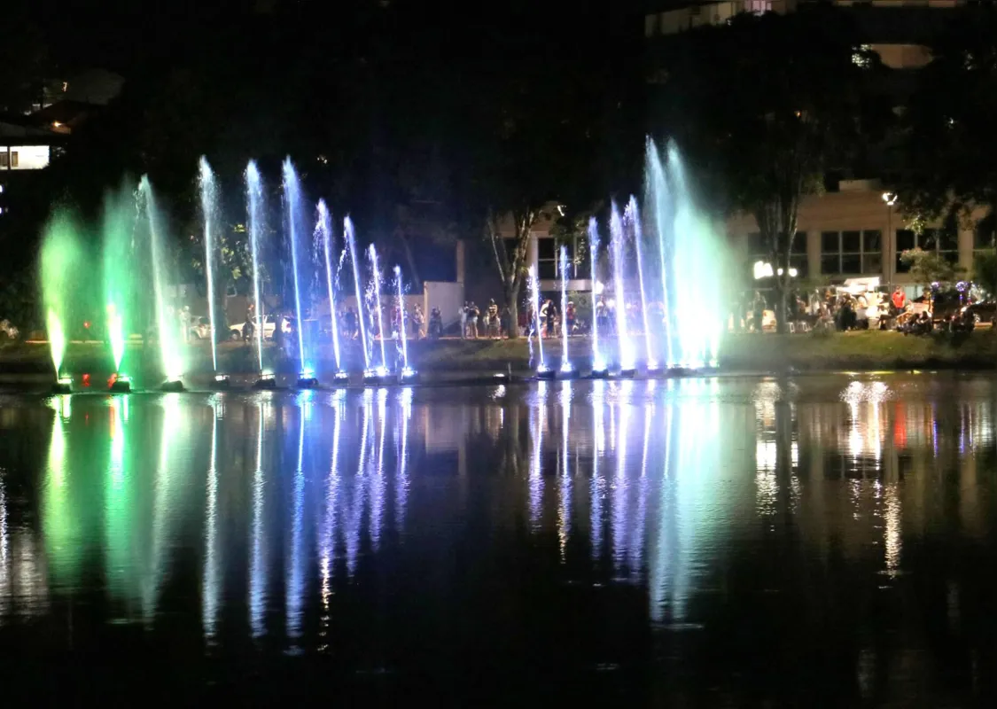 Imagem ilustrativa da imagem Decoração de Natal em Londrina terá passarela sobre o lago Igapó