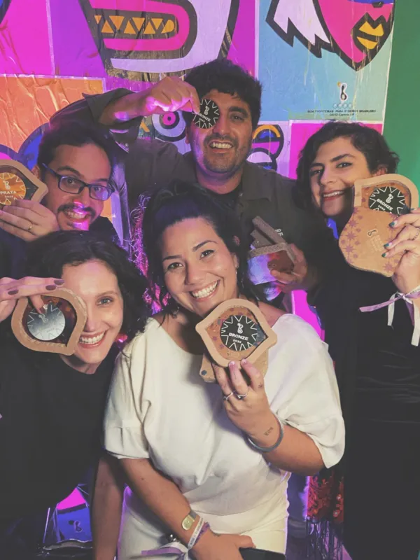 Profissionais londrinenses premiados no Brasil Design Award que, este ano, contemplou o tema "Sem fronteiras para o design brasileiro"