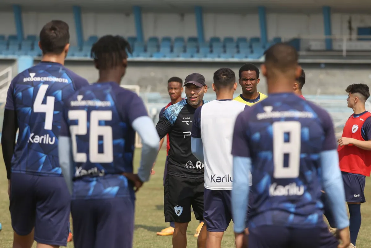 "Nos nossos treinos são proibidas carrinhos, não estimulamos simulações e nossos jogadores não falam com a arbitragem e nem se envolvem em confusão com o adversário."