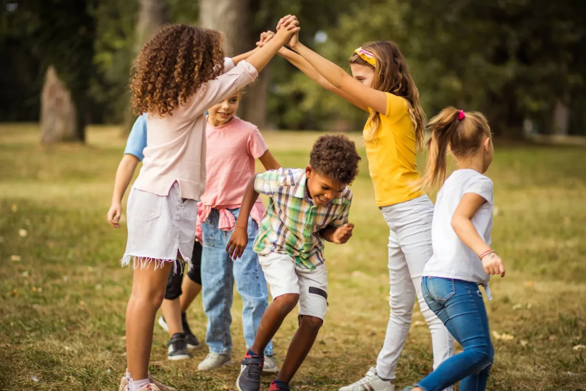 Muitas atividades podem ter cara de passatempo, mas, na verdade, possuem fundamentos importantes e muito potencial de aprendizagem infantil