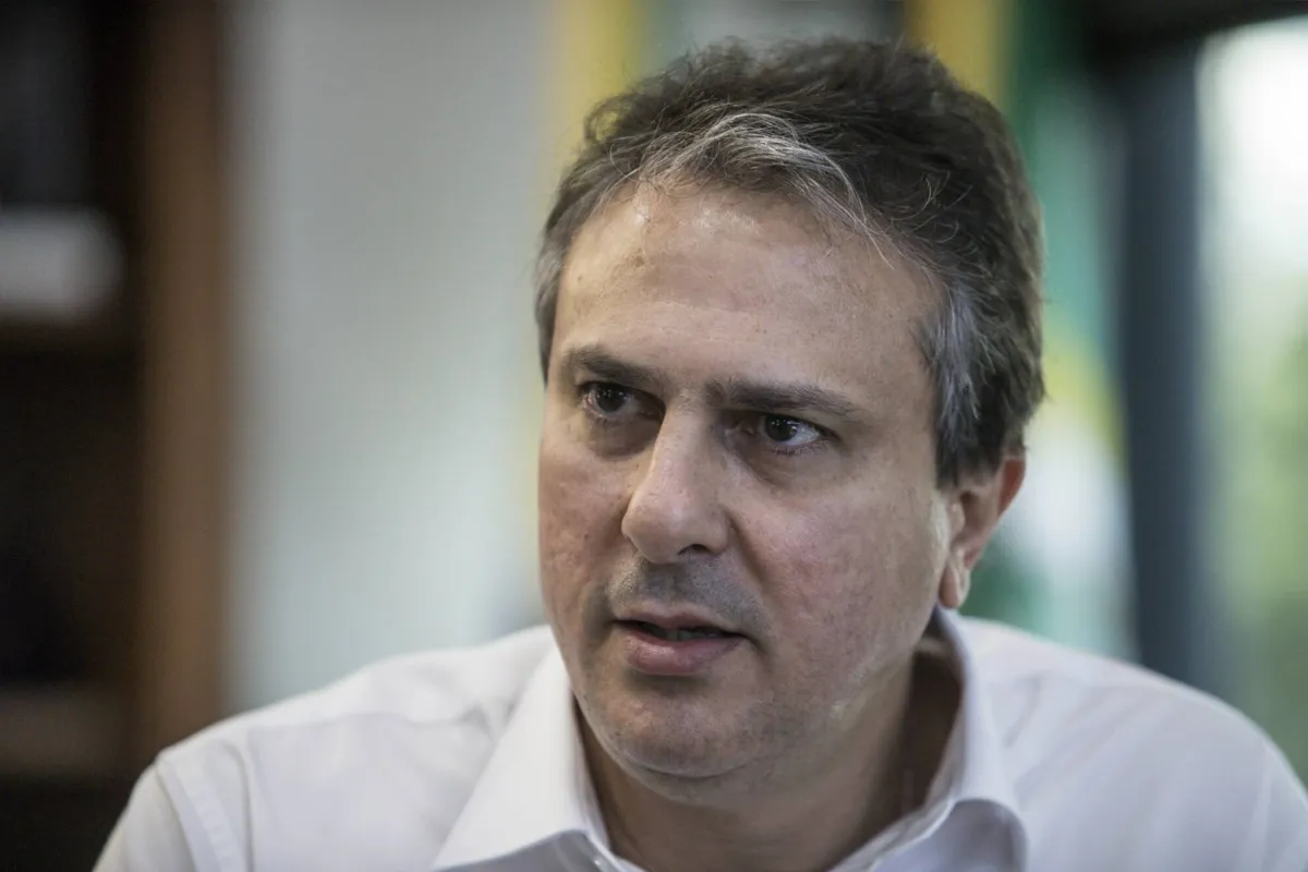 A preferência por Camilo, na opinião de Schneider, deve-se à sua experiência administrativa e política, além do fato de ser uma liderança emergente no PT