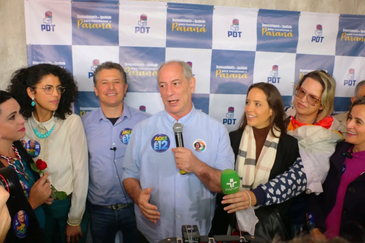 Imagem ilustrativa da imagem Em Curitiba, presidenciável Ciro Gomes inaugura comitê de Gomyde