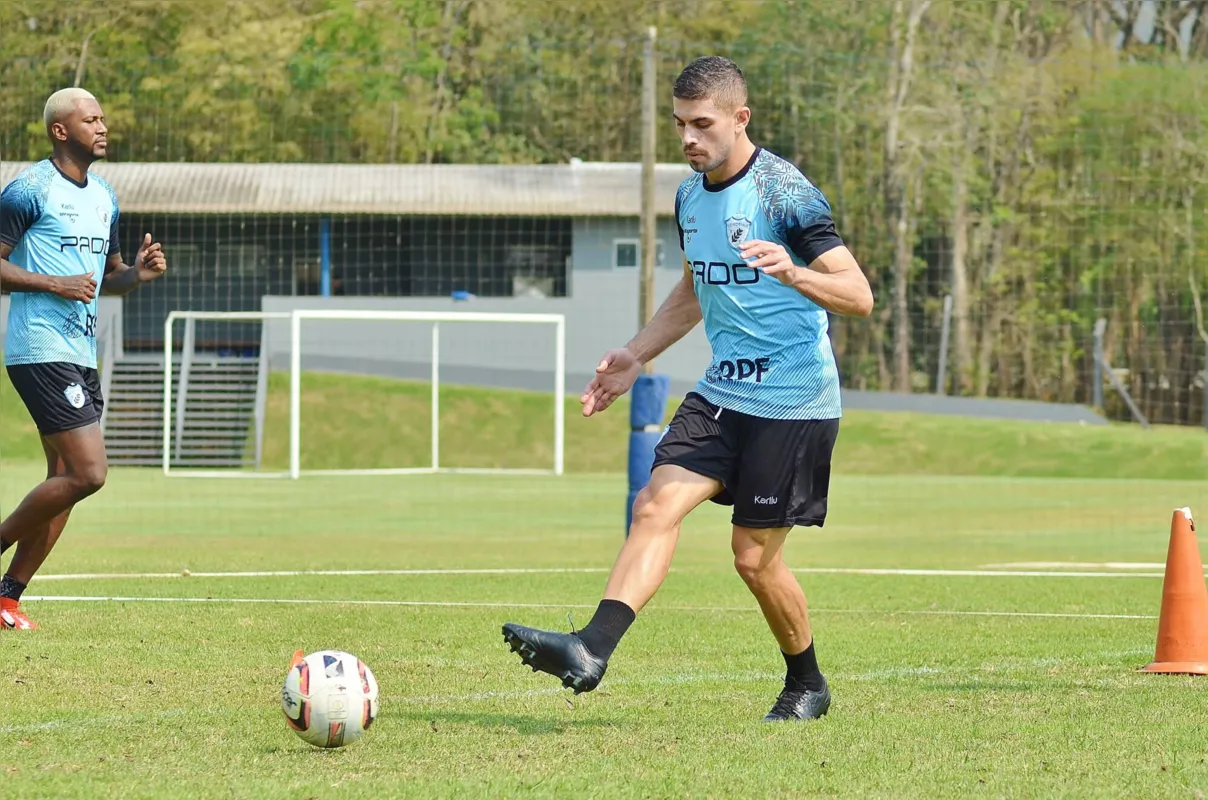 Gegê comanda o meio-campo do Londrina no jogo desta sexta diante do Tombense
