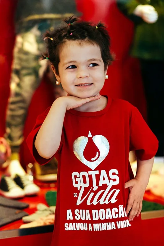 Exposição "Gotas de Vida", do fotógrafo Juliano Ayoub, mostra momentos especiais de doação de sangue: trabalho em parceria com o HU