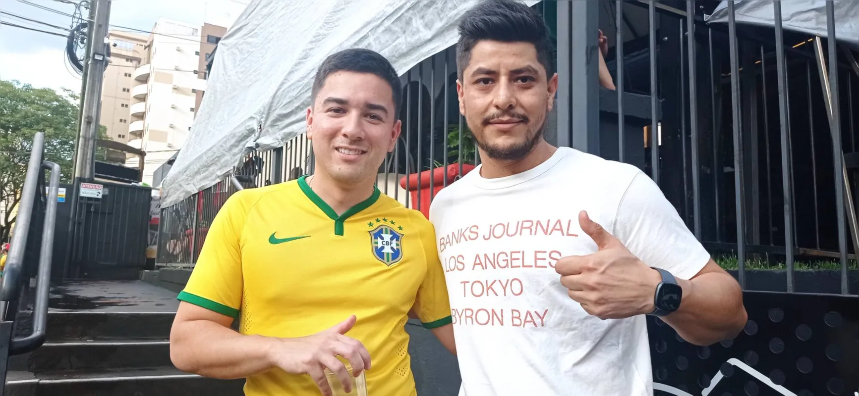 O mexicano Angél Lousano foi torcer pelo Brasil na companhia de seu amigo brasileiro Erick Linhares.
