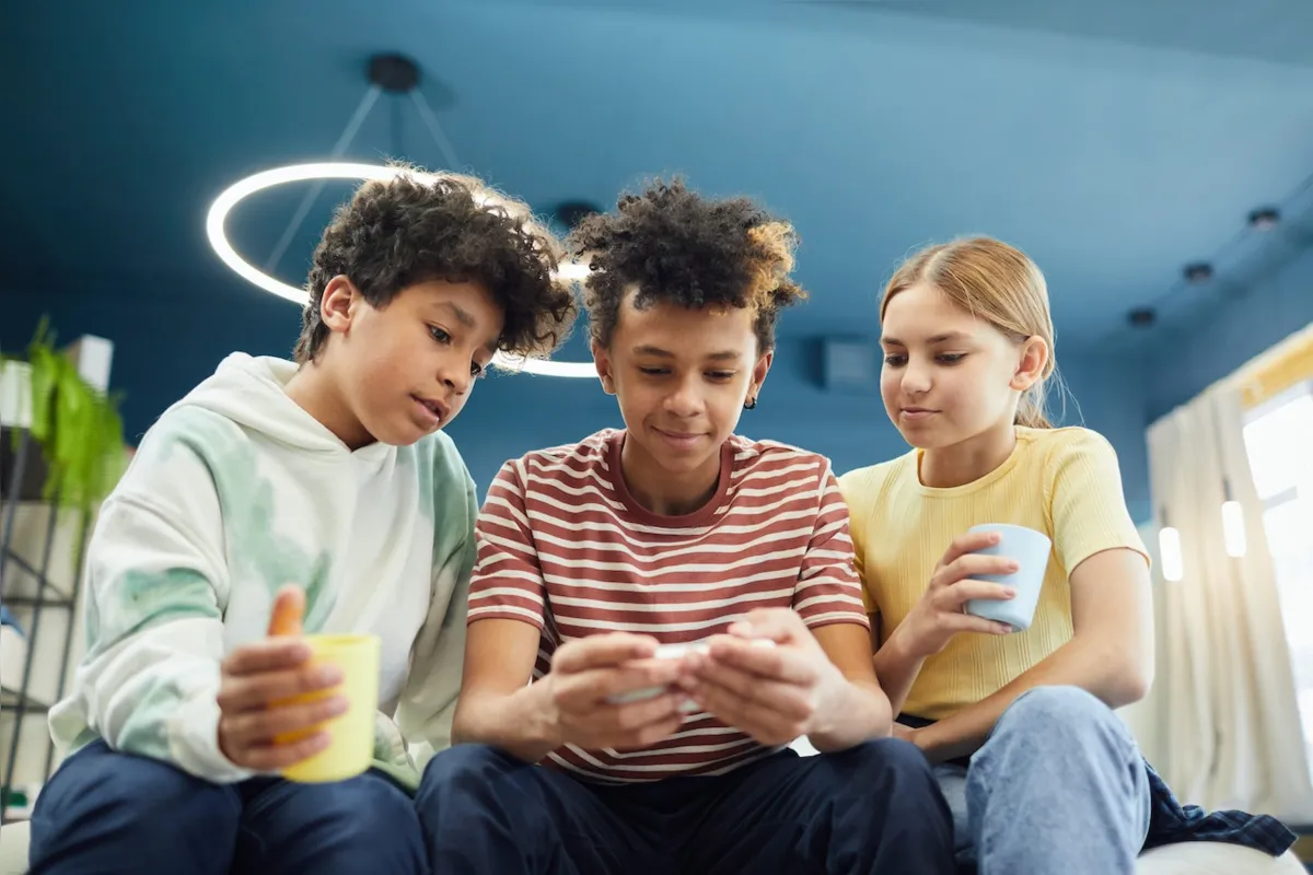 Imagem ilustrativa da imagem Estudo aponta que 93% das crianças e adolescentes se conectam à internet no dia a dia