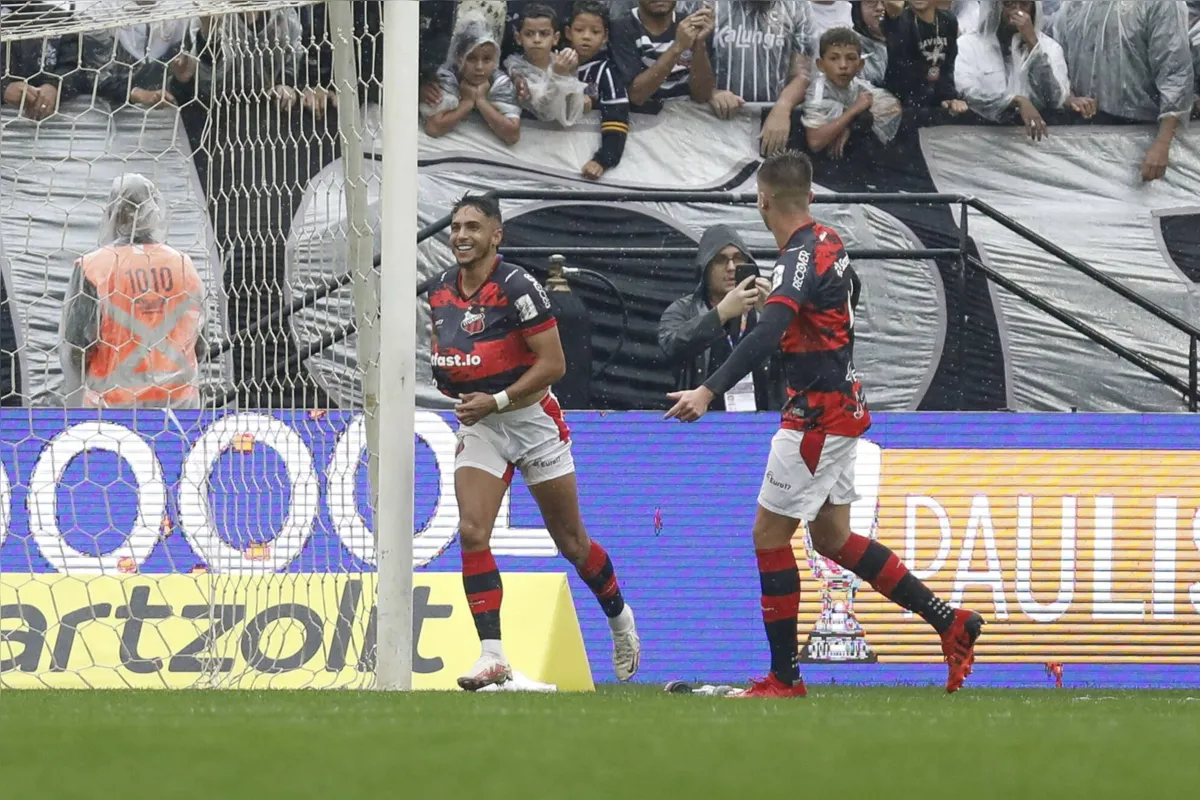 Raí Ramos comemora gol contra o Corinthians: lateral já participou do primeiro treinamento com o elenco do São Paulo