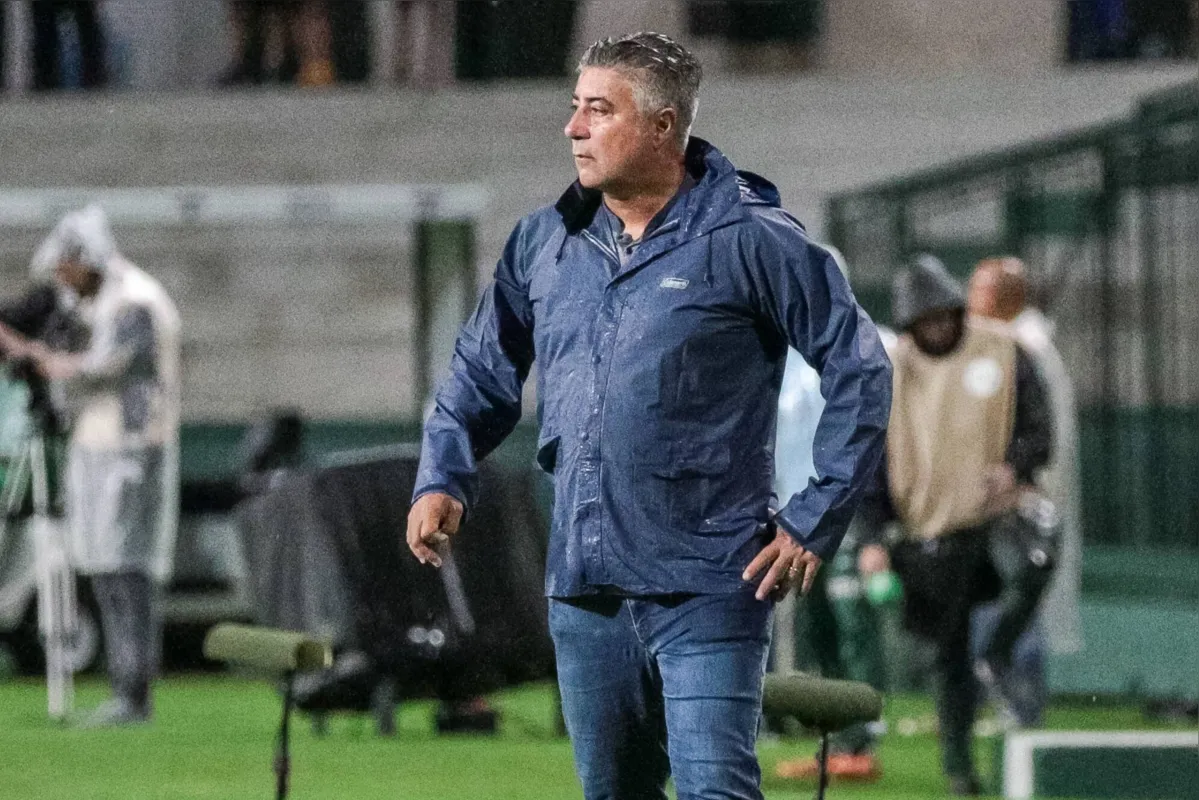 Alexandre Gallo dirige o Cianorte no domingo pelas quartas de final do Paranaense contra o Maringá; treinador chegará ao LEC após o término do Estadual