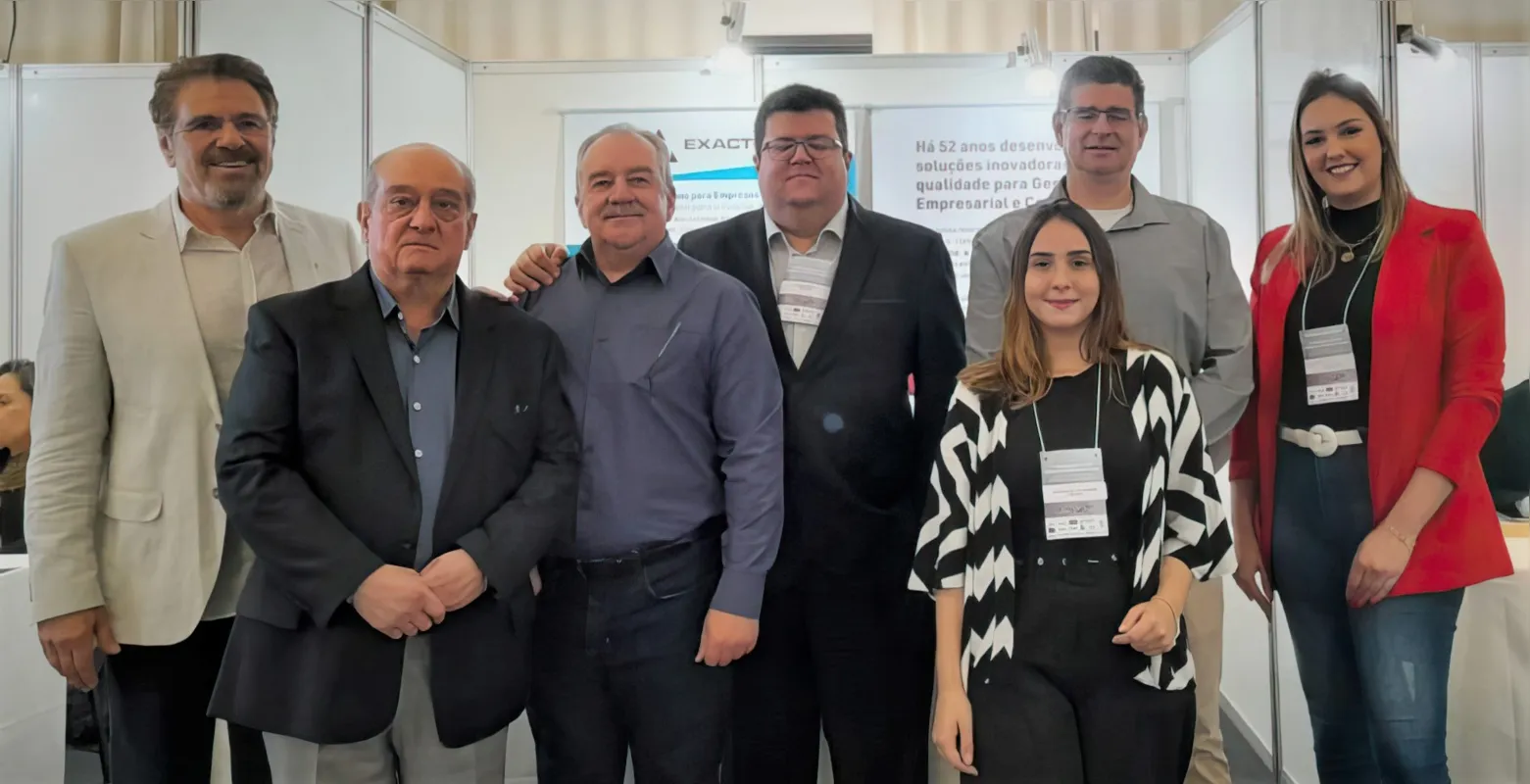 Recepcionando os convidados, os anfitriões doutor Romeu, José Dutra, Mário Michelato, Fabiano, Garcia, Letícia e Giovana.