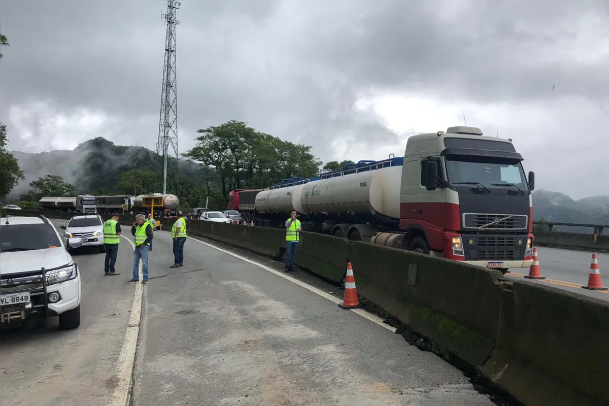 A medida é possível após verificações da encosta, que asseguraram as condições de segurança necessárias para ampliação da capacidade de tráfego