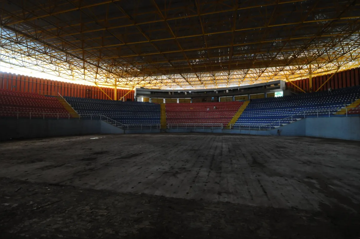 Maior e principal ginásio de Londrina, Moringão completou 50 anos em 2022, 
mas já não é utilizado há três por causa da “reforma interminável” em sua estrutura