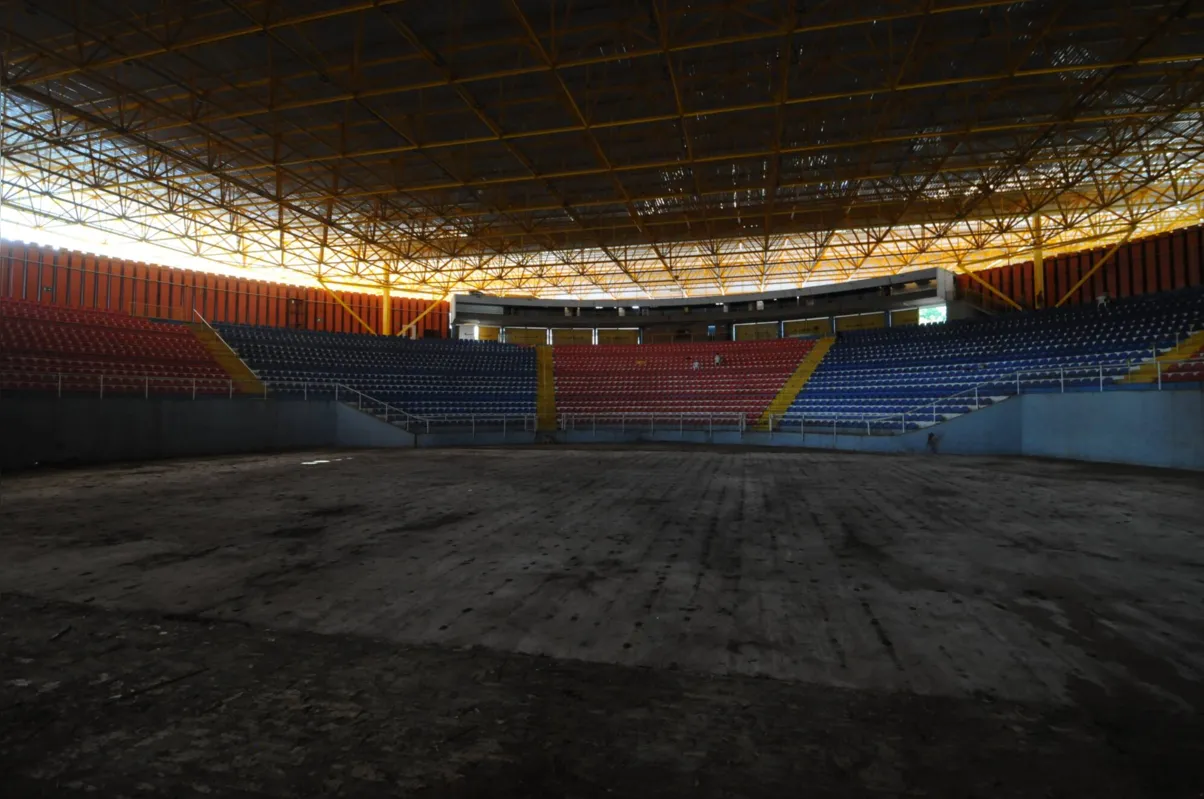 Maior e principal ginásio de Londrina, Moringão completou 50 anos em 2022, 
mas já não é utilizado há três por causa da “reforma interminável” em sua estrutura